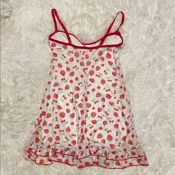 Strawberry Print dress - Picture 3 of 3